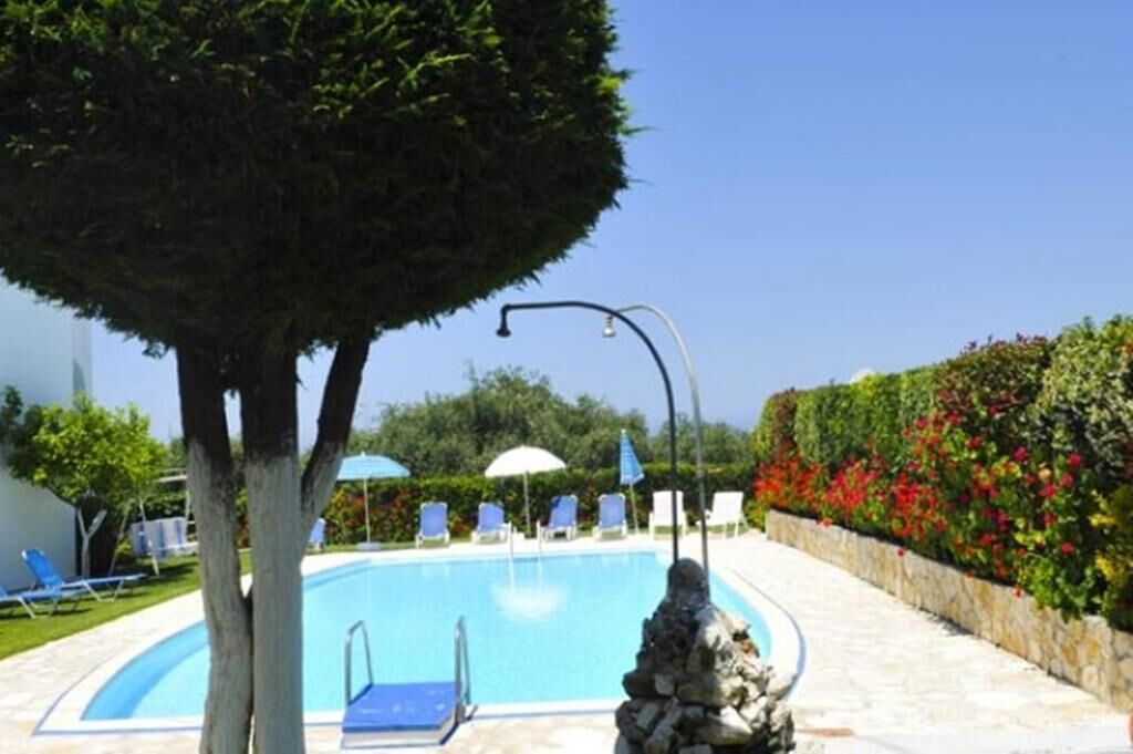 حمّام سباحة خارجي