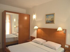 Iron/ironing board - Lia (Dubrovnik)