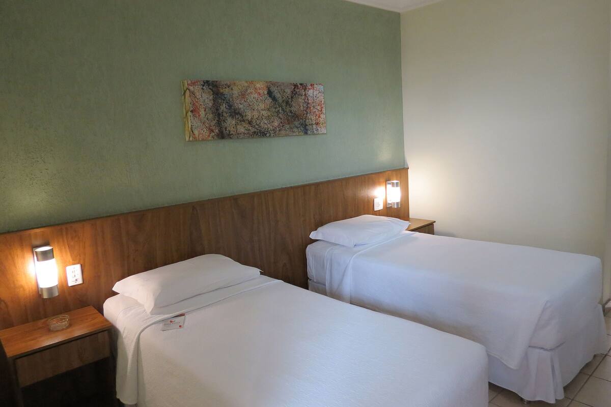 Chambre Deluxe avec lits jumeaux | 1 chambre, minibar, coffre-fort, bureau