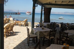 Breakfast, lunch and dinner served - Akti Panela Beach Hotel (Corfu)