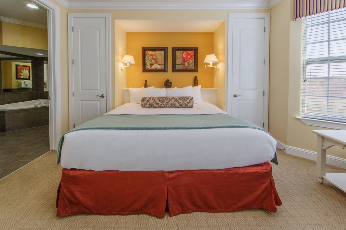 room, 2 bedrooms, accessible (roll-in shower) | 1 bedroom, desk, iron/ironing board, wifi