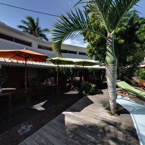 Terrace/patio - Swalibo Hotel (Saint-Paul)