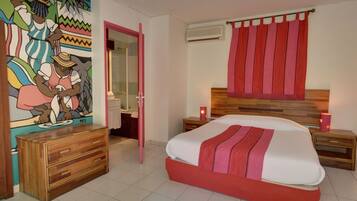 In-room safe, desk, iron/ironing board, bed sheets