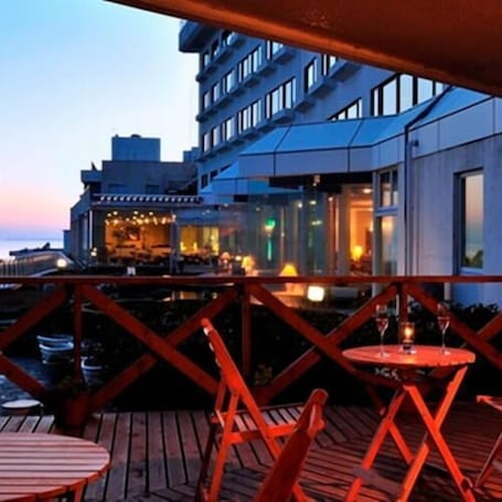 Restaurante al aire libre. Nishiura Onsen Hotel Tokaien