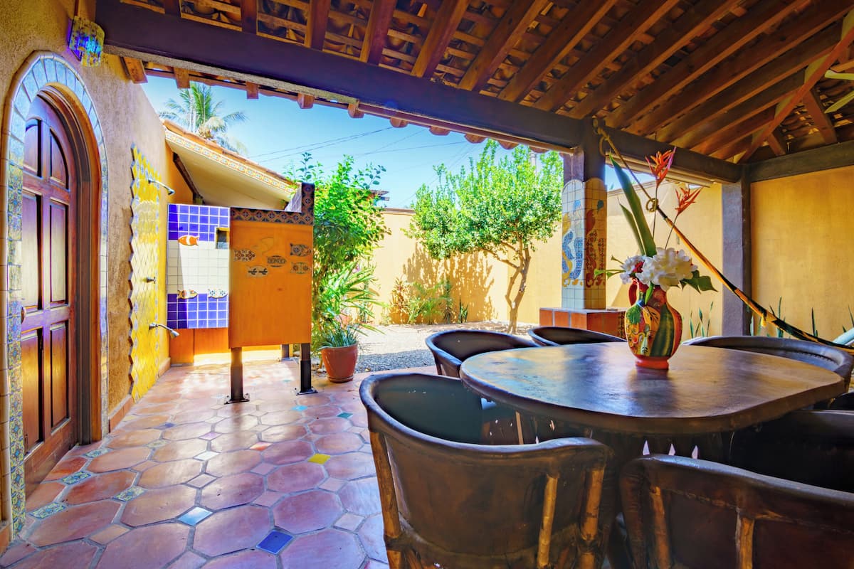 Caja de seguridad en la habitación y decoración personalizada