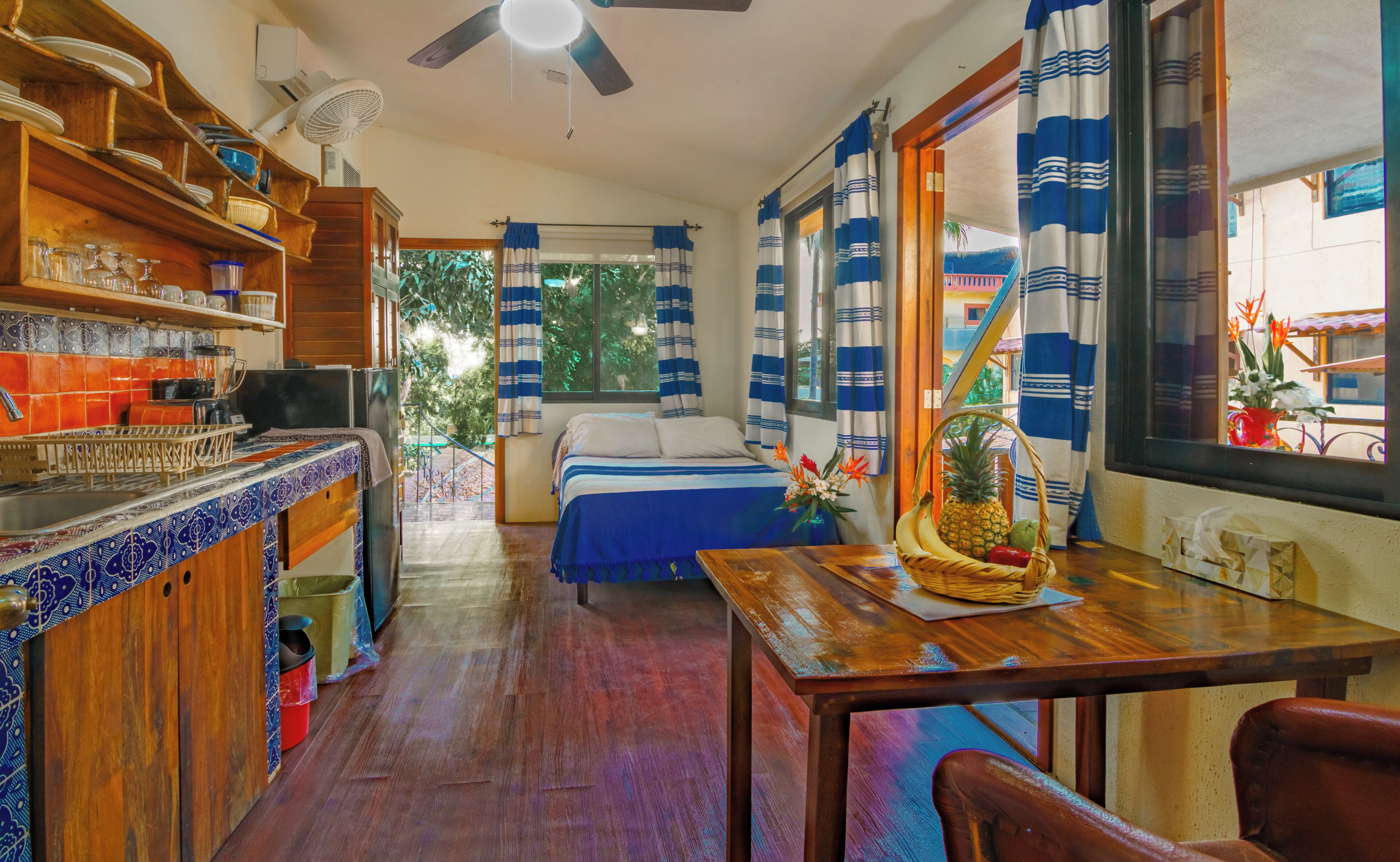 Studio Suite Lily | In-room safe, individually decorated, individually furnished