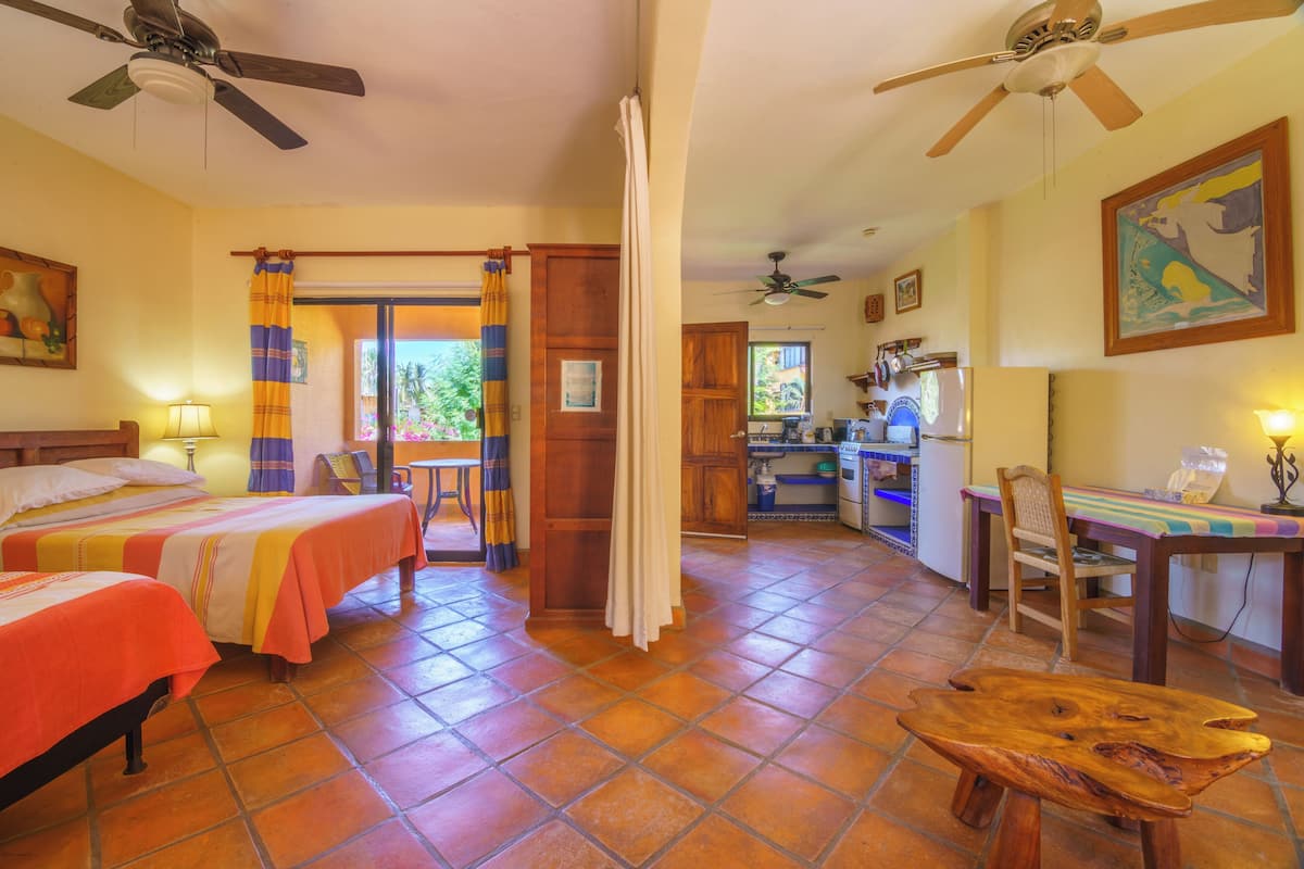 Estudio Deluxe (Conga) | Caja de seguridad en la habitación y decoración personalizada