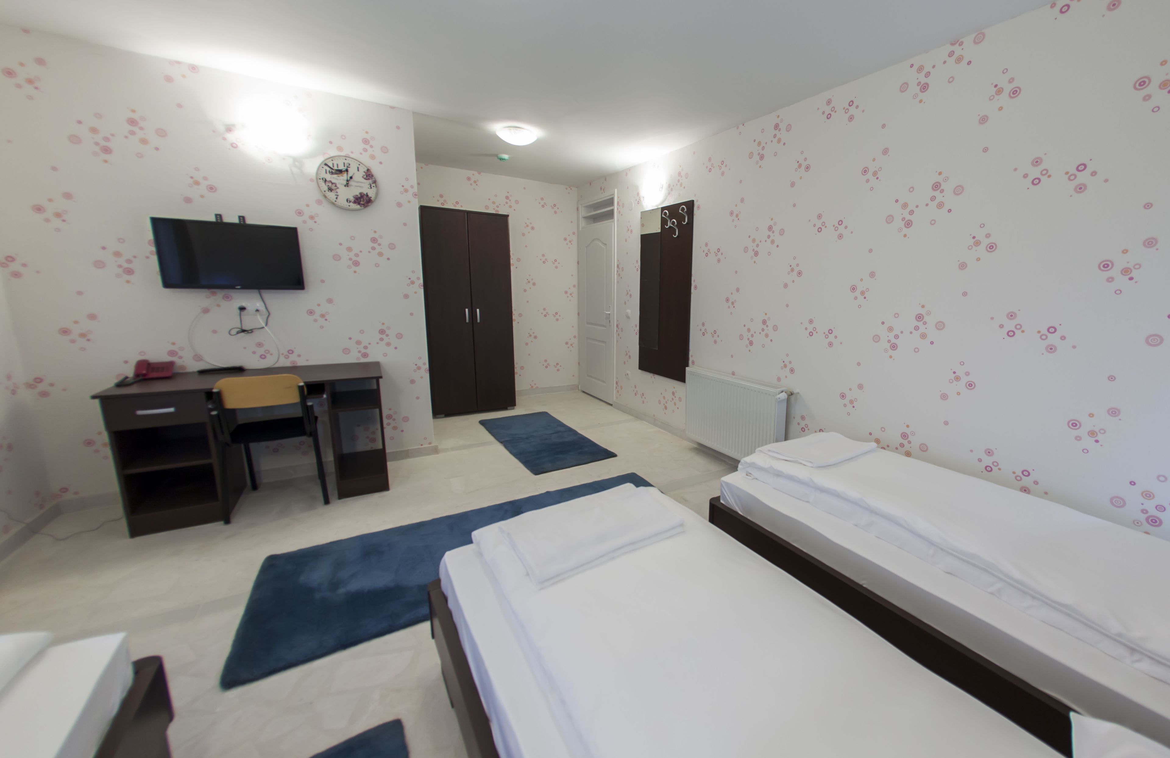 Triple Room | In-room safe, desk, soundproofing, iron/ironing board