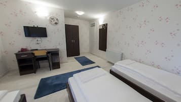Triple Room | In-room safe, desk, soundproofing, iron/ironing board