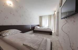 Junior Suite | In-room safe, desk, soundproofing, iron/ironing board - Hayat Hills (Sarajevo)
