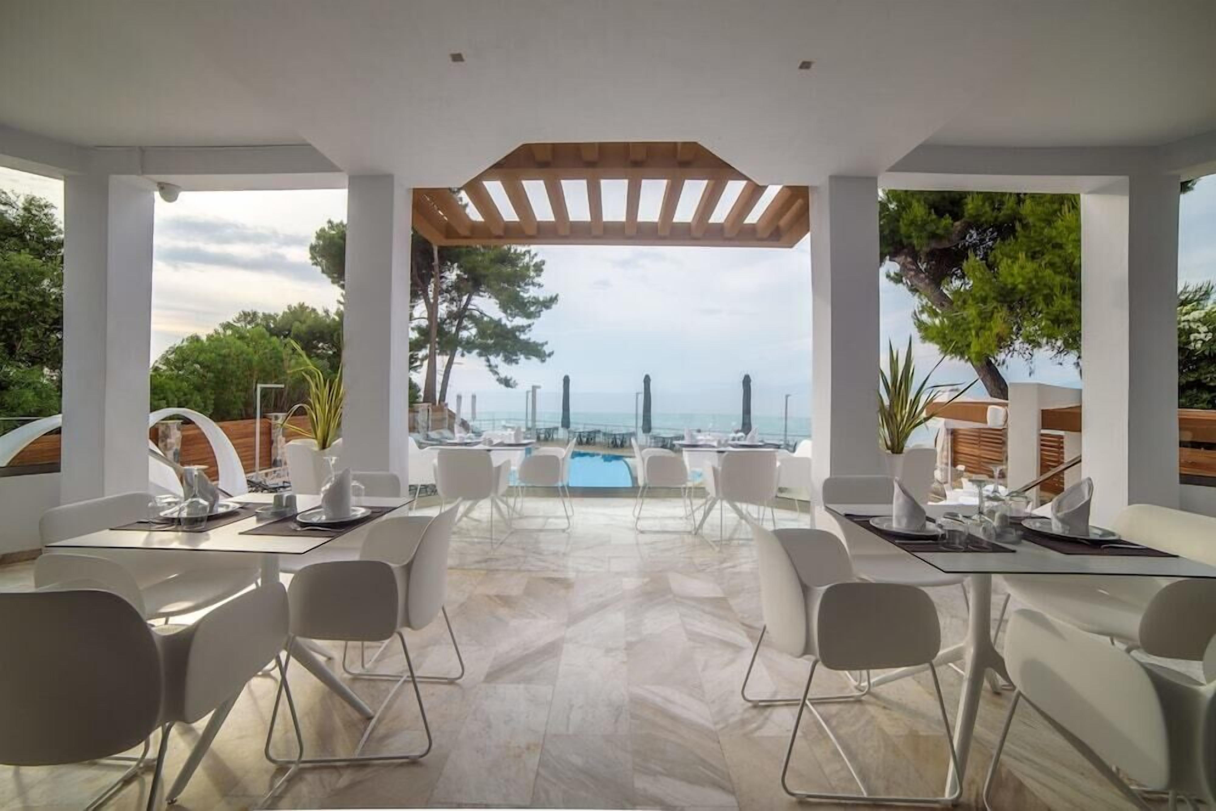 تناول الطعام بالخارج