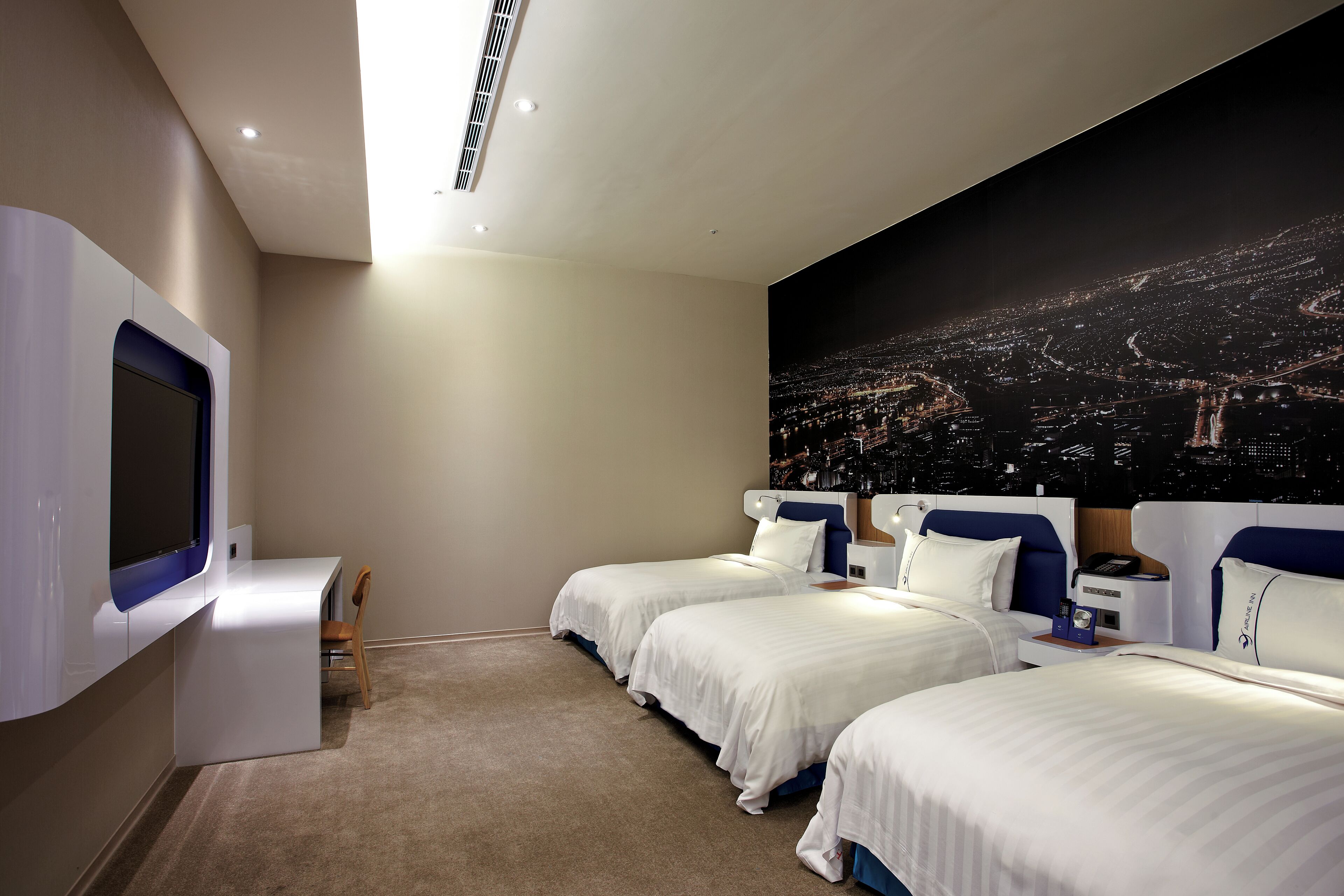 Tripla Superior, non fumatori, senza finestre | Copriletto in piuma, una cassaforte in camera, con stile personalizzato