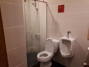 Hytte (Shared Bathroom with Fan) | Bad | Dusj og hårføner