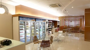 Daily cooked-to-order breakfast for a fee - Life Hotel Sudirman Surabaya (Surabaya)