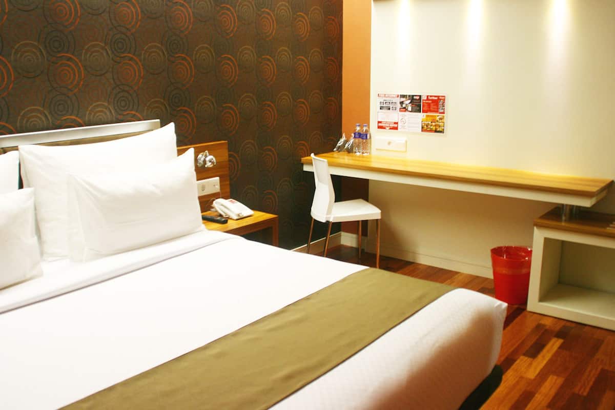 Desk, rollaway beds, free WiFi