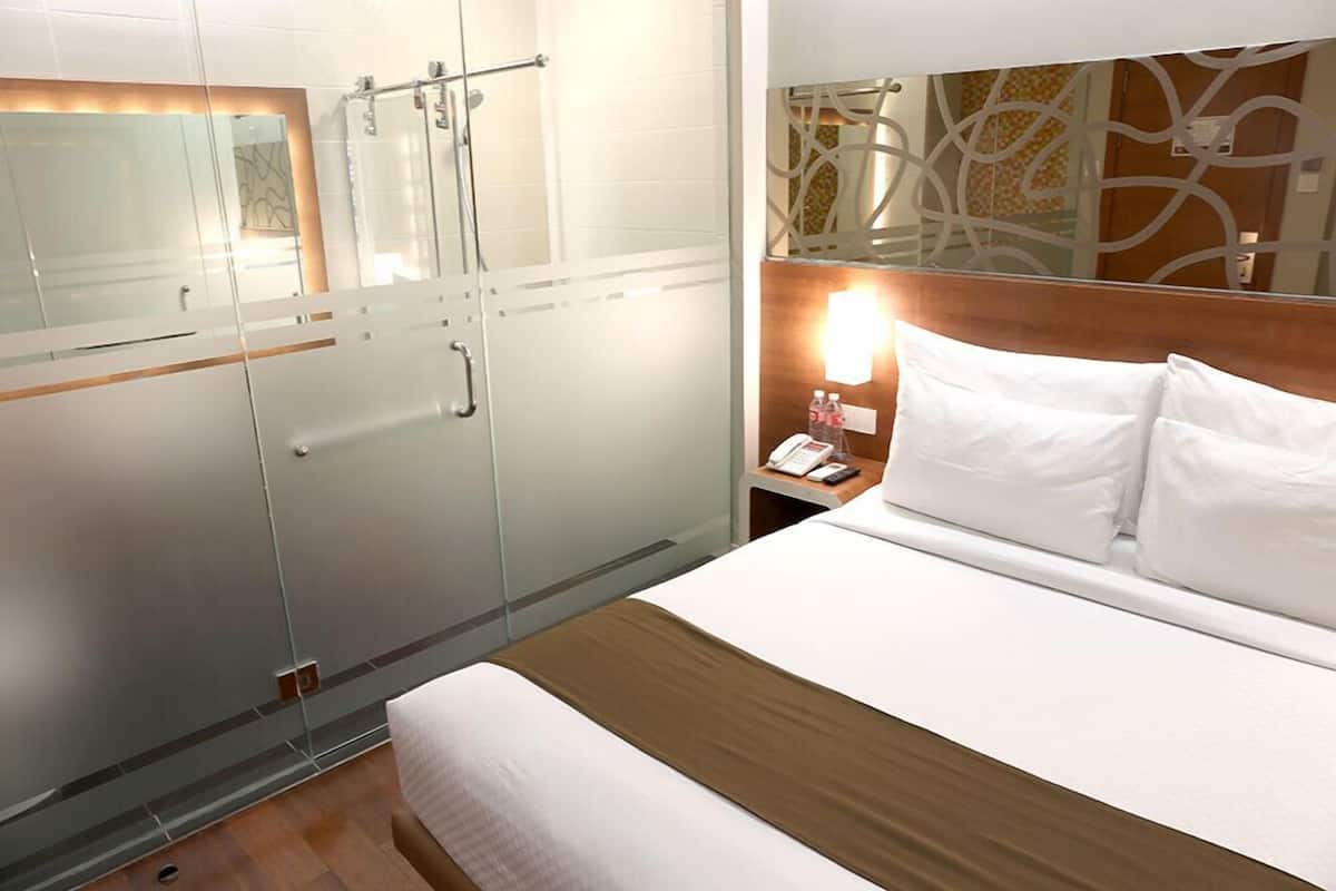 Desk, rollaway beds, free WiFi