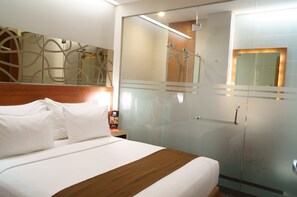 Desk, free WiFi - Citihub Hotel @Mayjend Sungkono, Surabaya (Surabaya)