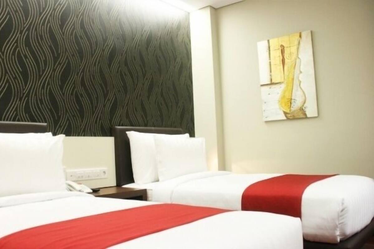 Meja kerja dan Wi-Fi gratis