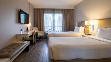 Quarto Superior Triplo Queen | Frigobar, cofres nos quartos, escrivaninha