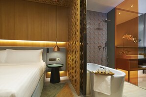 In-room safe, desk, iron/ironing board, free cots/infant beds - Oasia Hotel Downtown Singapore by Far East Hospitality (Singapore)