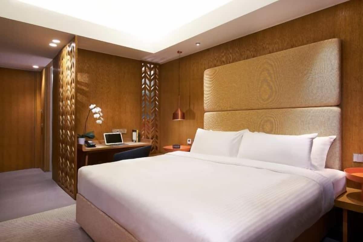 1 bedroom, in-room safe, desk, iron/ironing board
