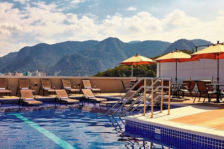 Outdoor pool. Residence Inn by Marriott Rio de Janeiro Barra da Tijuca