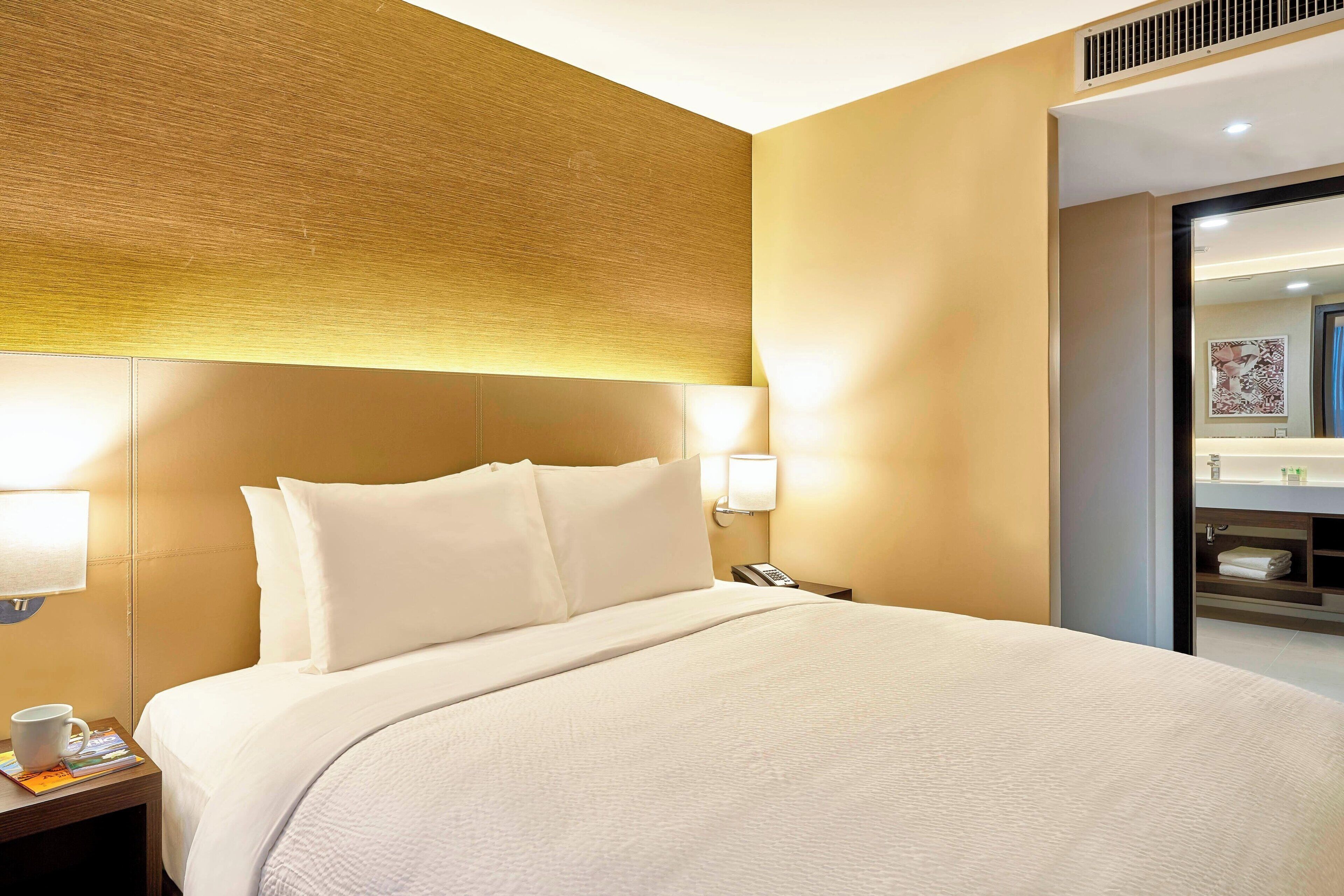 1 bedroom, premium bedding, in-room safe, desk