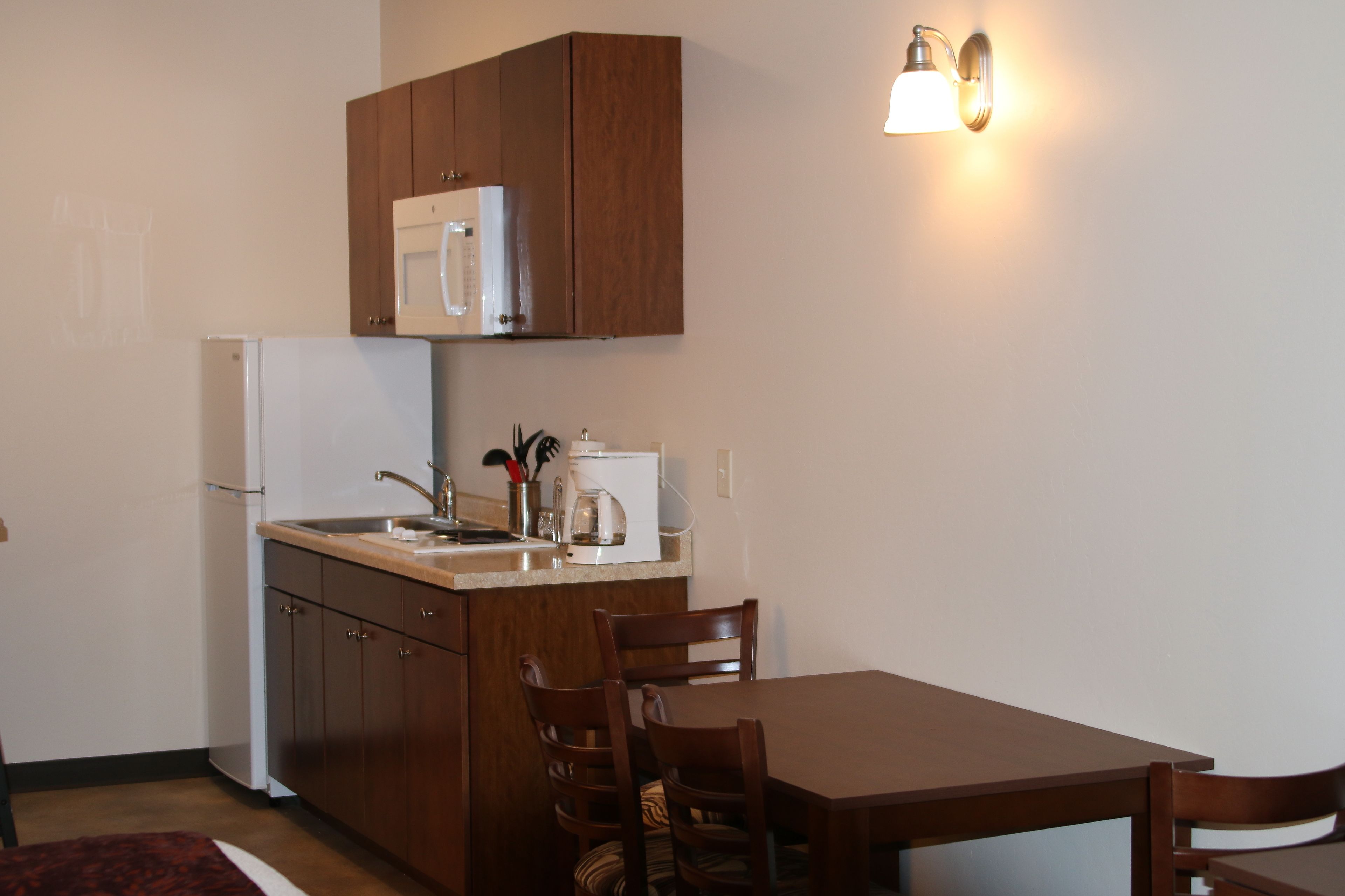 suite, kitchenette, mountain view | private kitchen | mini-fridge, microwave, coffee/tea maker