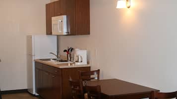 Suite, Kitchenette, Mountain View | Private kitchen | Mini-fridge, microwave, coffee/tea maker