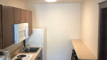 Suite, Kitchenette, Mountain View | Private kitchen | Mini-fridge, microwave, coffee/tea maker