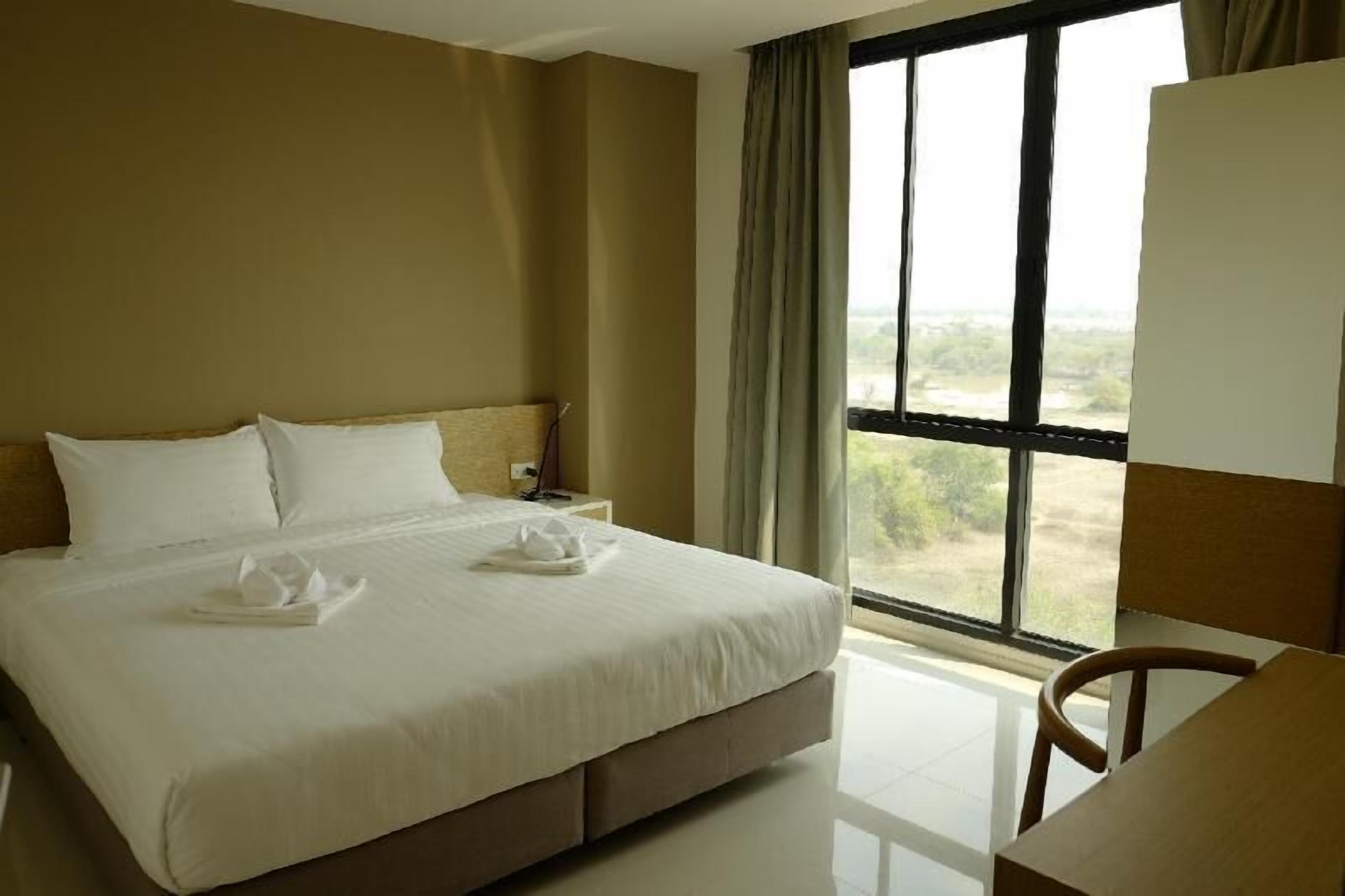 Bureau, espace de travail pour ordinateur portable, Wi-Fi gratuit