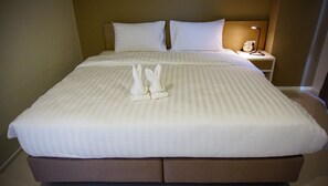 Desk, laptop workspace, free WiFi, bed sheets - 185 Residence (Khon Kaen)