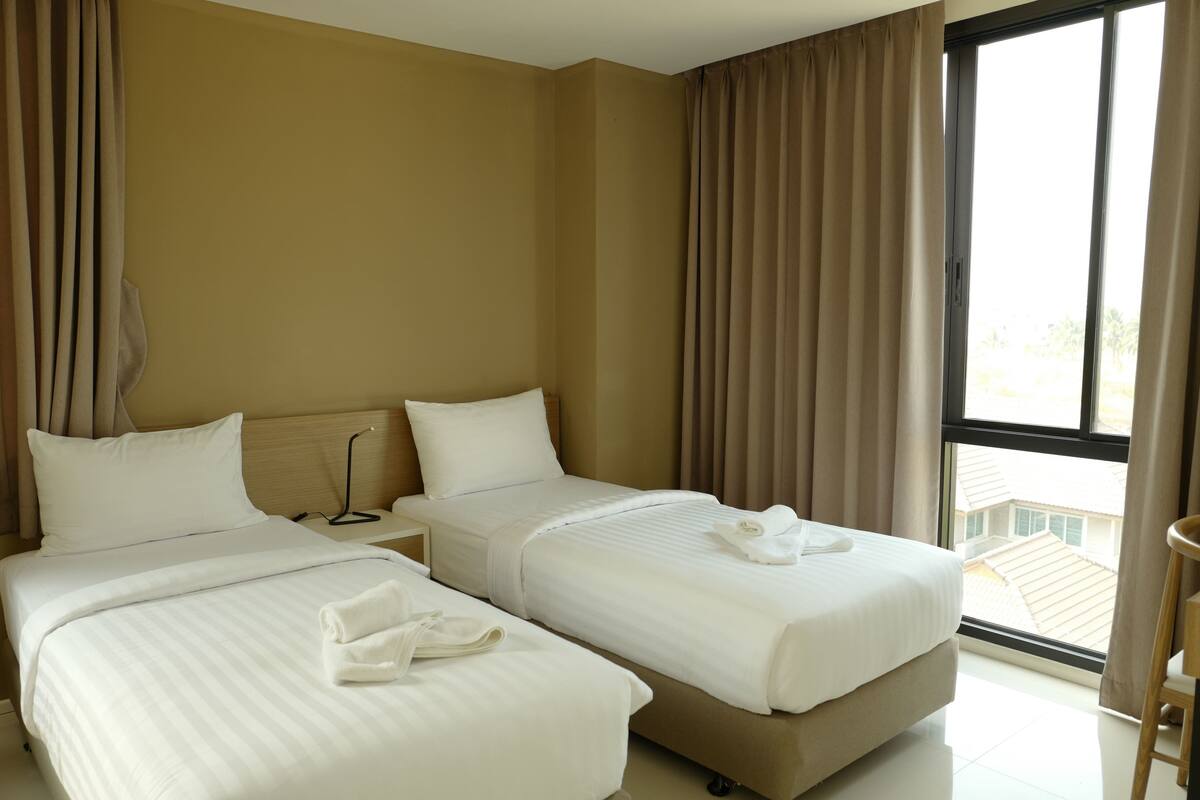 Desk, laptop workspace, free WiFi, bed sheets