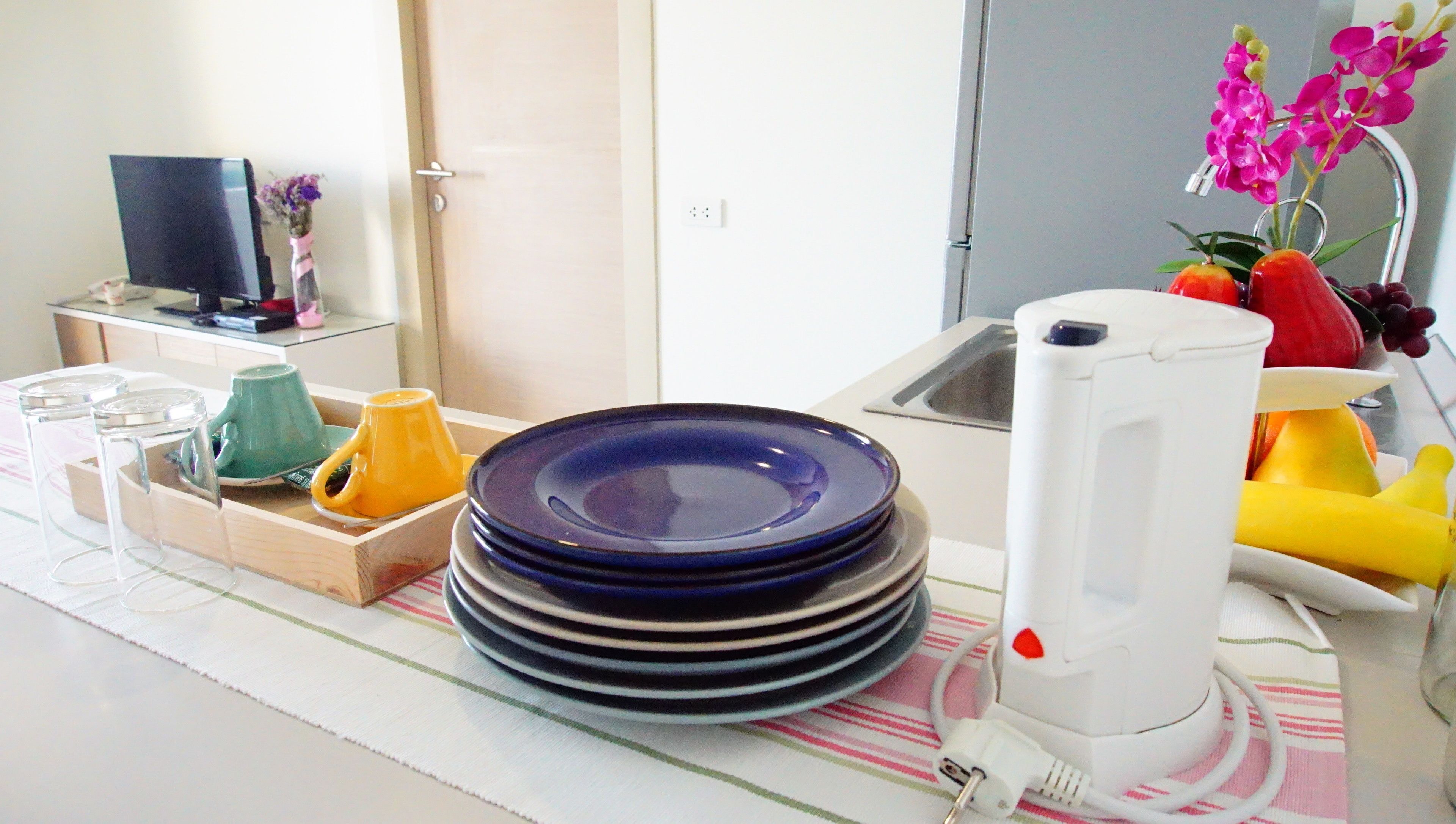 Junior Suite, 2 Bedrooms, 2 Bathrooms, City View | Private kitchenette | Fridge, kitchen islands