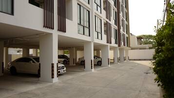 ที่จอดรถฟรี