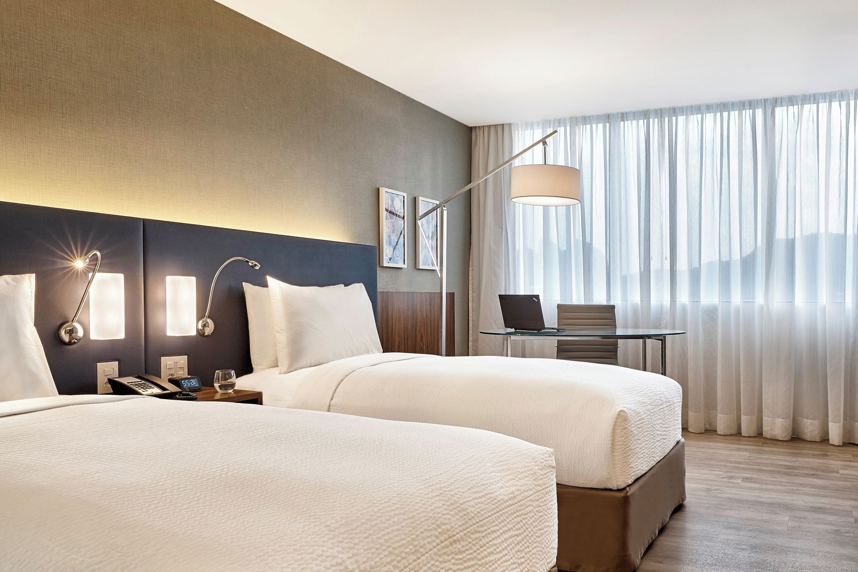 Hochwertige Bettwaren, Minibar, Zimmersafe, Verdunkelungsvorhänge