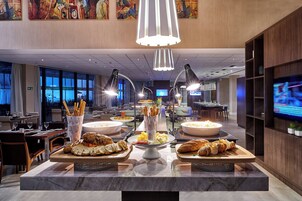 Svédasztalos reggeli mindennap (fejenként BRL 74.8 áron)