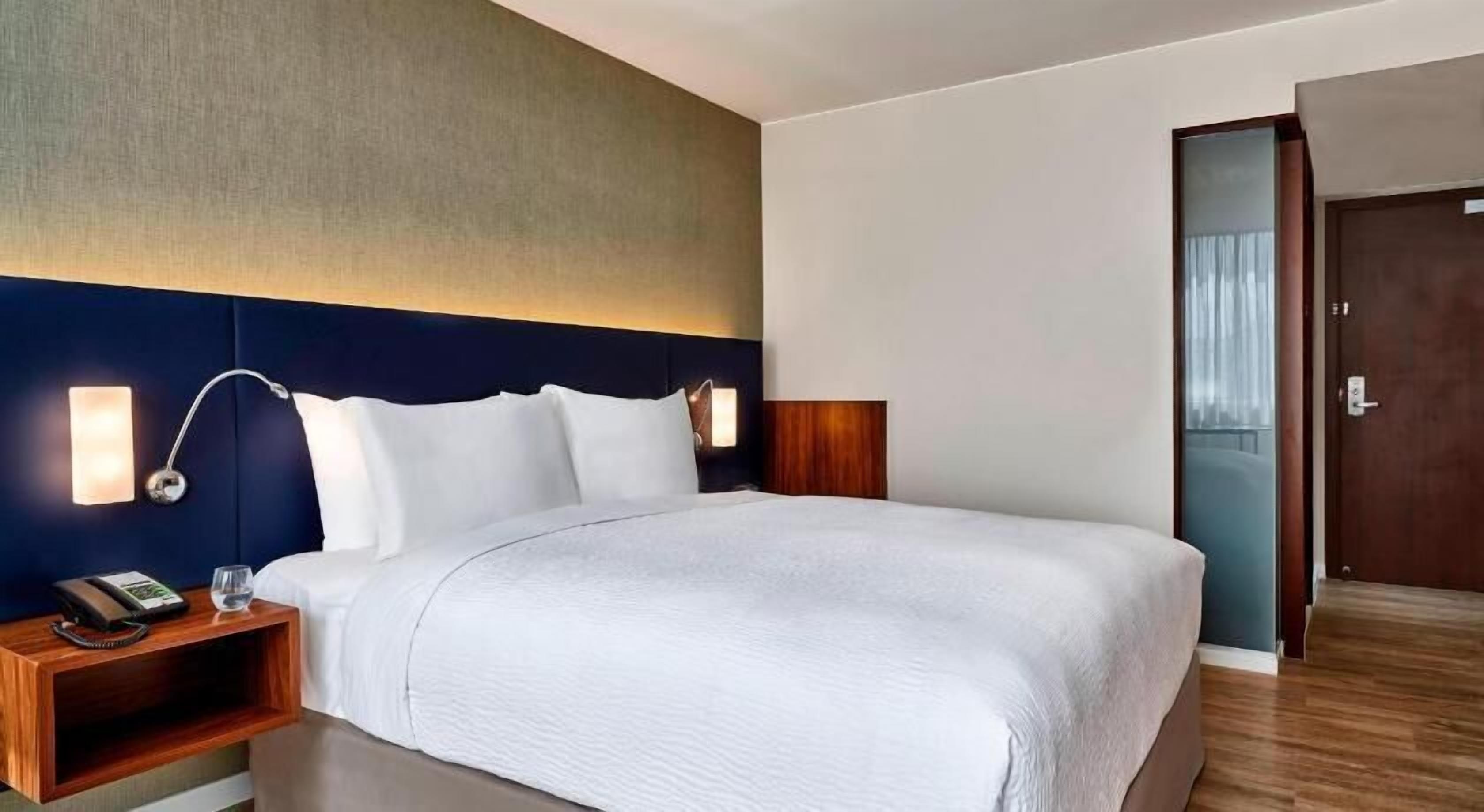 Hochwertige Bettwaren, Minibar, Zimmersafe, Verdunkelungsvorhänge