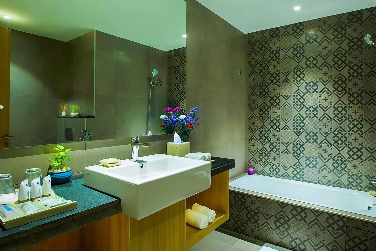 1 bedroom, in-room safe, desk, blackout drapes