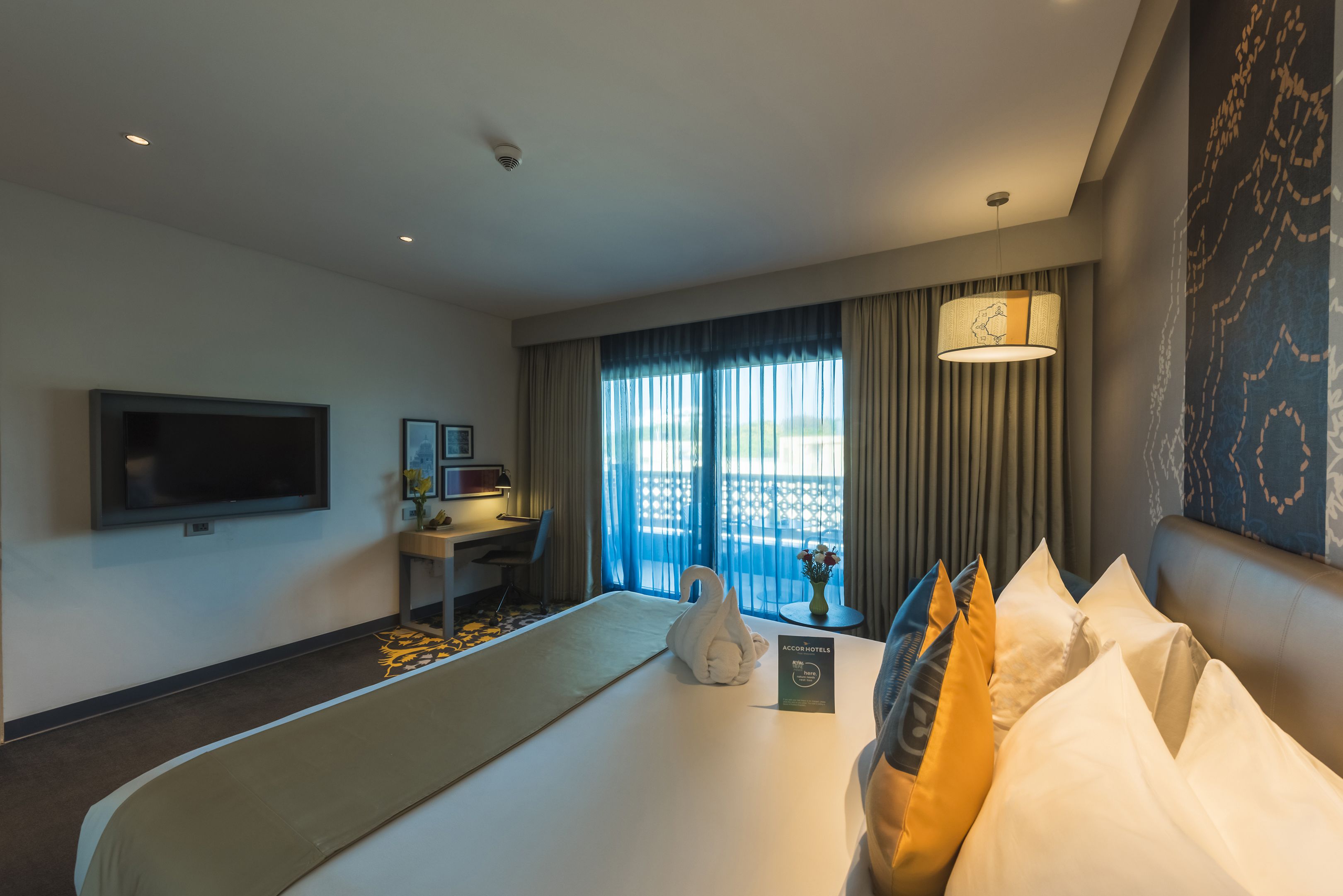 40-inch led tv with satellite channels, tv