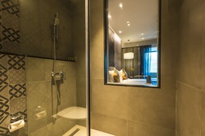 Ducha, artículos de higiene personal ecológicos y secador de pelo