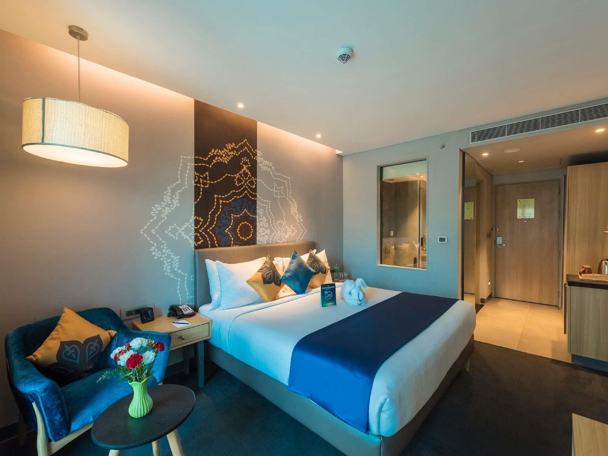 Deluxe Room (King) | Premium bedding, memory foam beds, in-room safe, desk