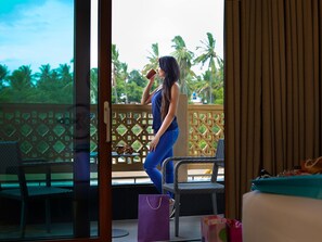 Suite, Balcony (Studio) | 1 bedroom, in-room safe, desk, blackout drapes