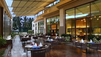 2 restaurants, breakfast, lunch, dinner served; international cuisine