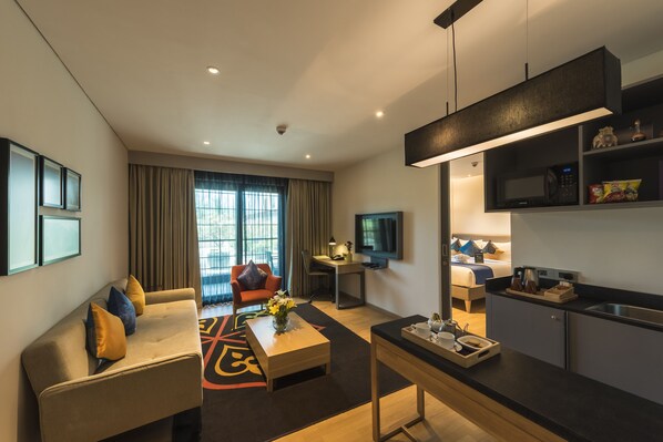 Premier Suite, Balcony | 1 bedroom, in-room safe, desk, blackout curtains
