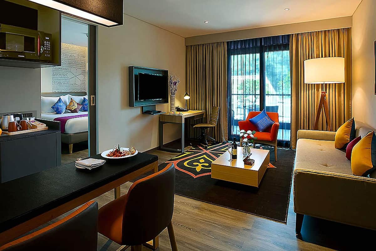 Premier Suite, Balcony | In-room safe, desk, blackout drapes, soundproofing