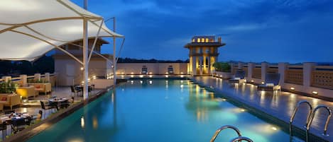 Outdoor pool, sun loungers