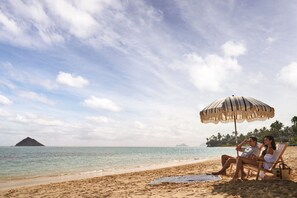 Beach nearby - The Ritz-Carlton Residences, Waikiki Beach (Honolulu)