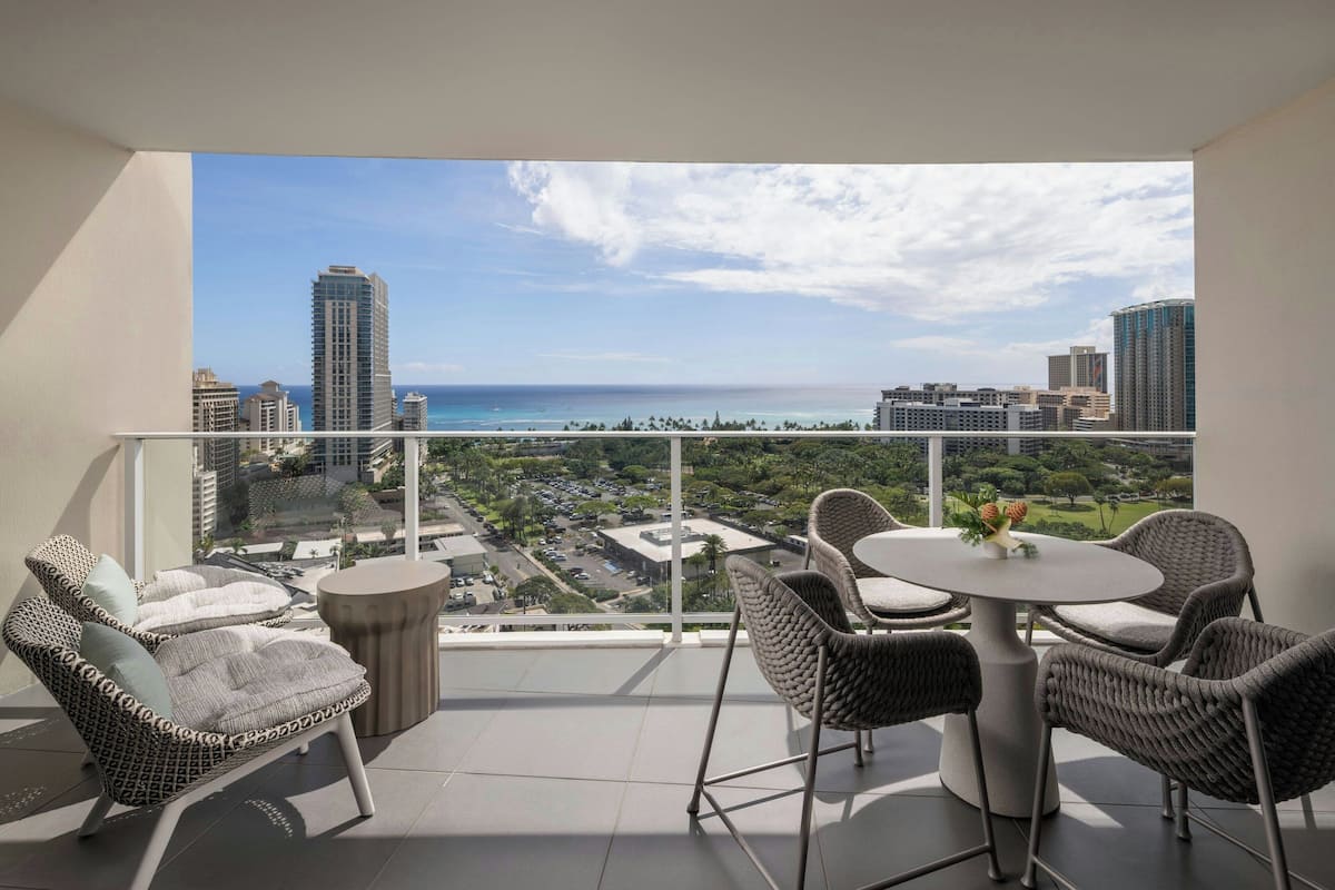 Deluxe Suite, 1 Bedroom, Non Smoking, Ocean View | 1 bedroom, hypo-allergenic bedding, in-room safe, desk