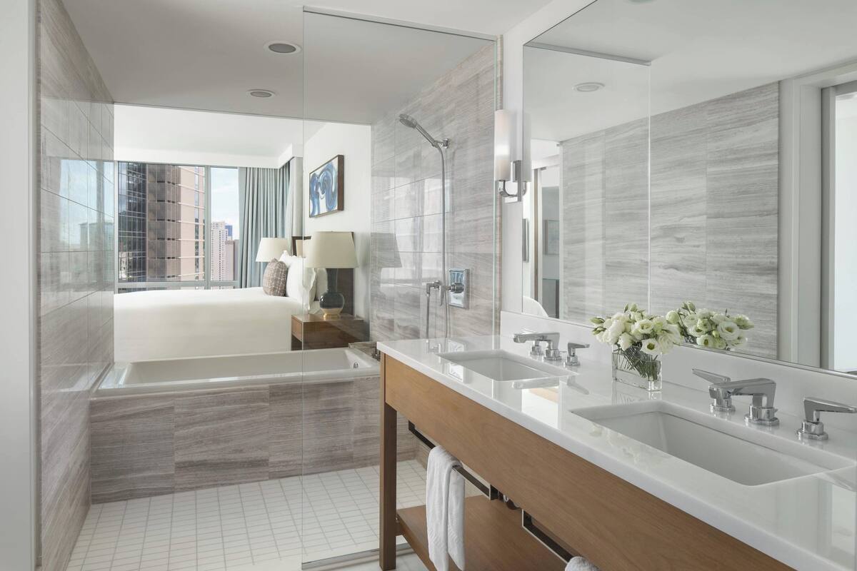 Suite, 1 Bedroom, Ocean View, Corner (Corner) | Hypo-allergenic bedding available, in-room safe, desk, blackout drapes